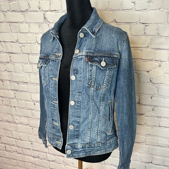 LEVIS DENIM JEAN JACKET MEDUIM TO LIGHT WASH SIZE SMALL - Picture 2 of 12